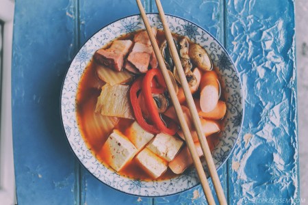 Żołnierski gulasz z Korei (Budae Jjigae)