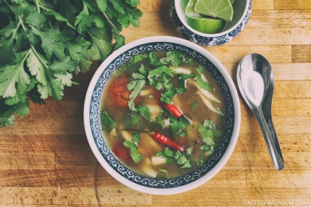 Tom Yum Hed (tajska, kwaśna zupa z grzybami)