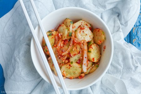 Ostra koreańska sałatka z ogórków (Oi Muchim)