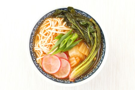 Zupa kimchi z warzywami